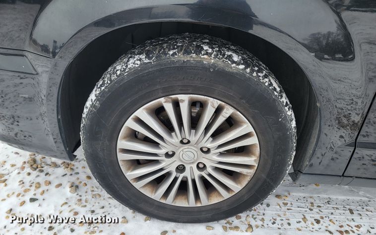 image for item LL9736 2014 Chrysler Town & Country  van