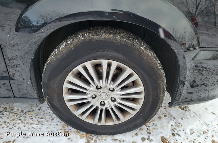 image for item LL9736 2014 Chrysler Town & Country  van