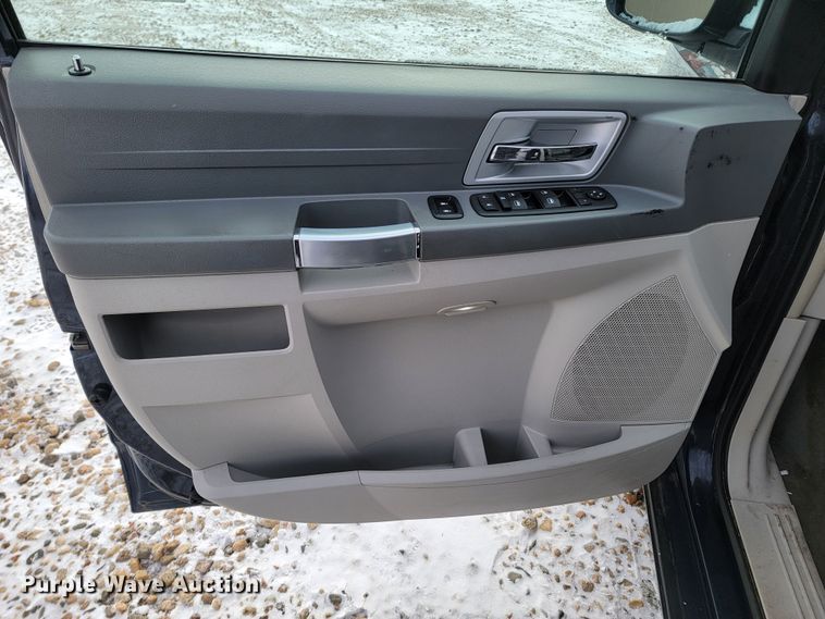 image for item LL9740 2008 Chrysler Town & Country  van