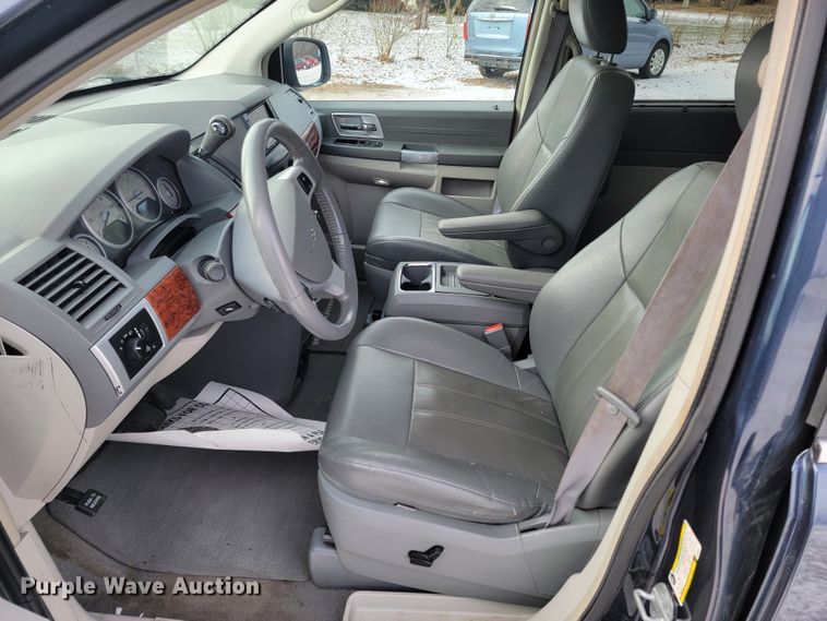 image for item LL9740 2008 Chrysler Town & Country  van