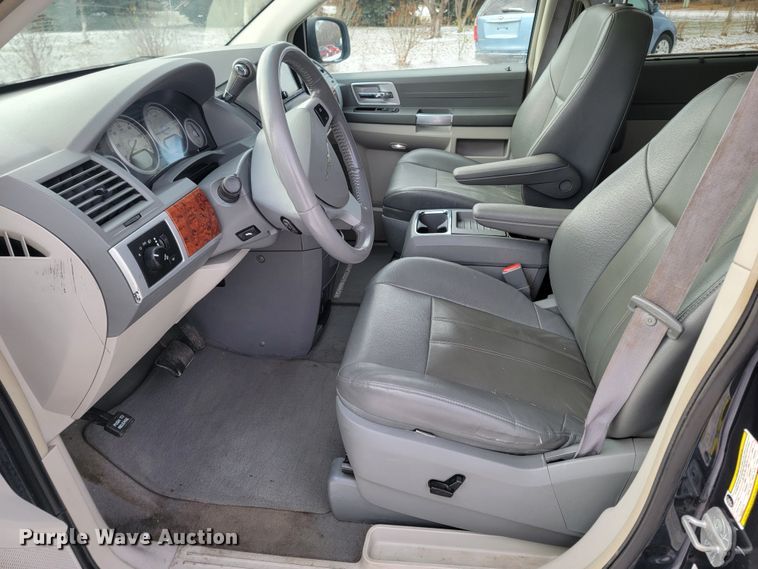 image for item LL9740 2008 Chrysler Town & Country  van