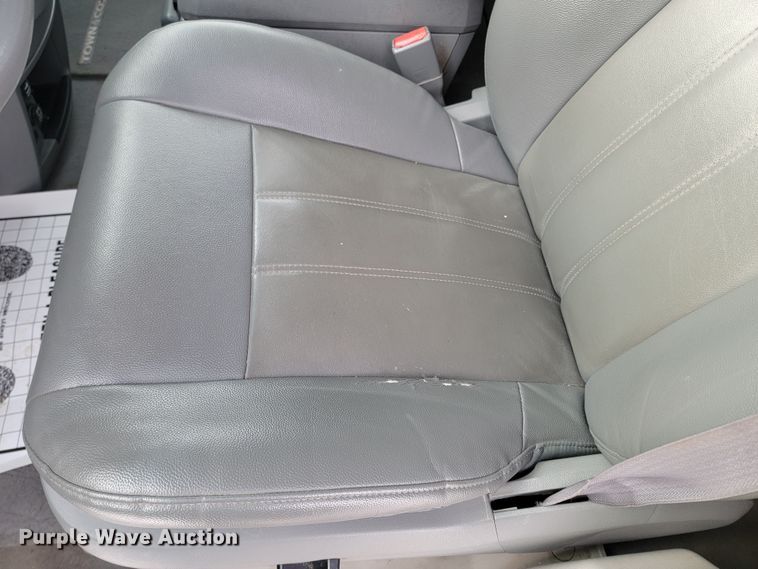 image for item LL9740 2008 Chrysler Town & Country  van