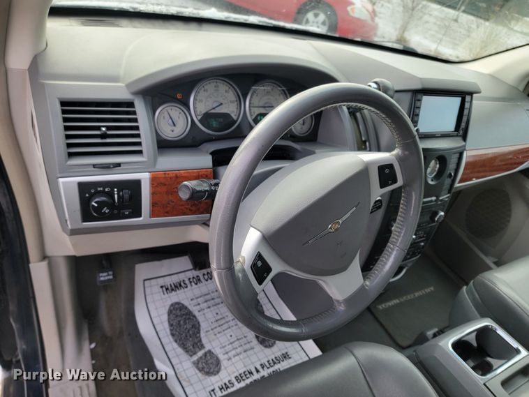 image for item LL9740 2008 Chrysler Town & Country  van