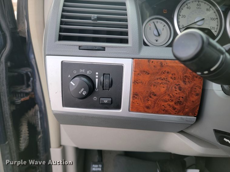 image for item LL9740 2008 Chrysler Town & Country  van