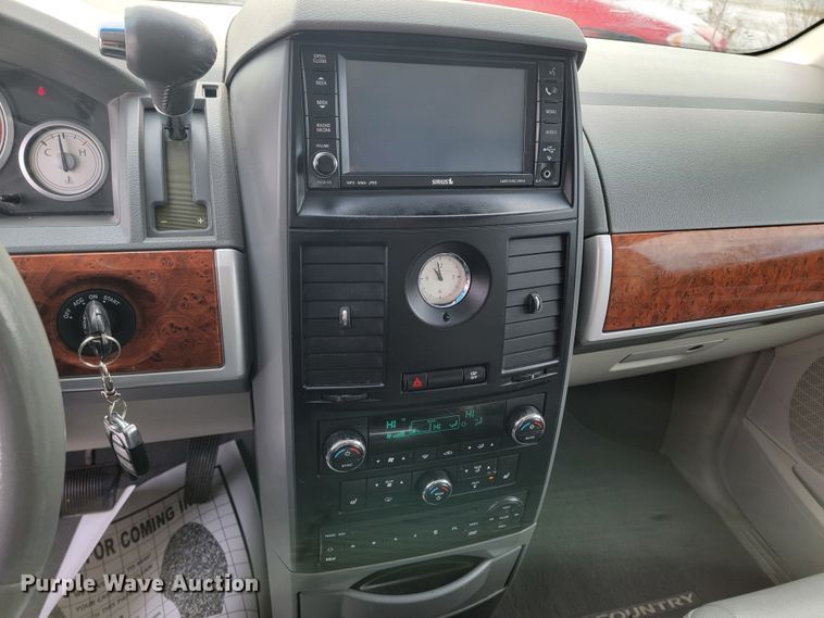 image for item LL9740 2008 Chrysler Town & Country  van