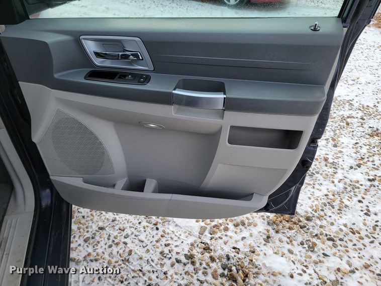 image for item LL9740 2008 Chrysler Town & Country  van