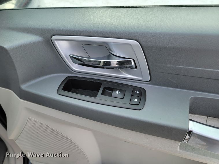 image for item LL9740 2008 Chrysler Town & Country  van