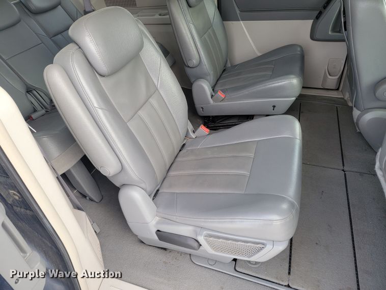 image for item LL9740 2008 Chrysler Town & Country  van