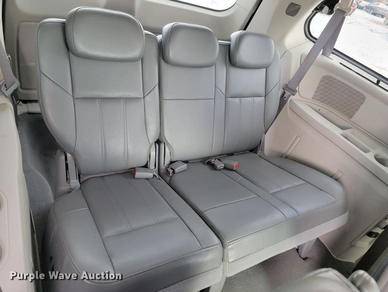 image for item LL9740 2008 Chrysler Town & Country  van