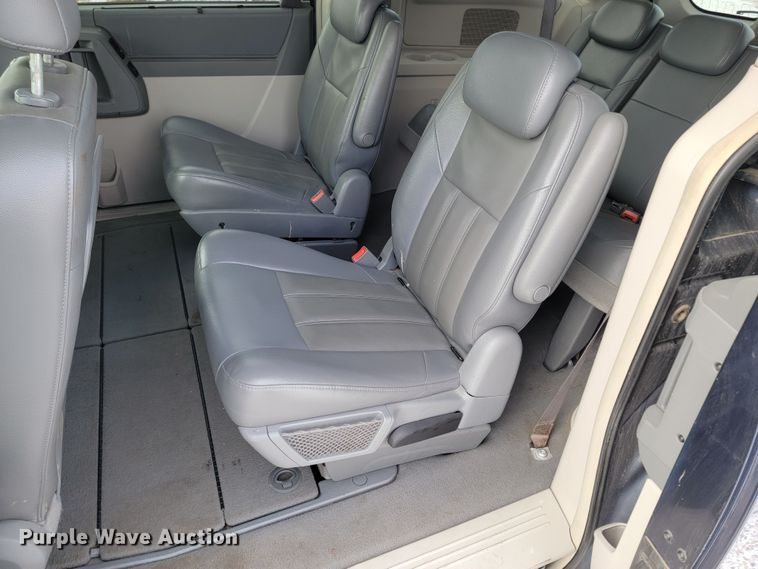 image for item LL9740 2008 Chrysler Town & Country  van