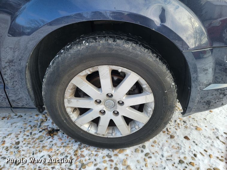 image for item LL9740 2008 Chrysler Town & Country  van
