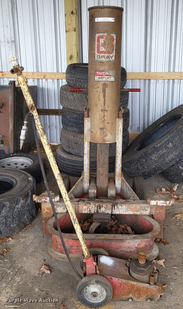 image for item LR9152 (2) jacks