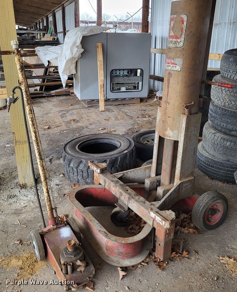 image for item LR9152 (2) jacks