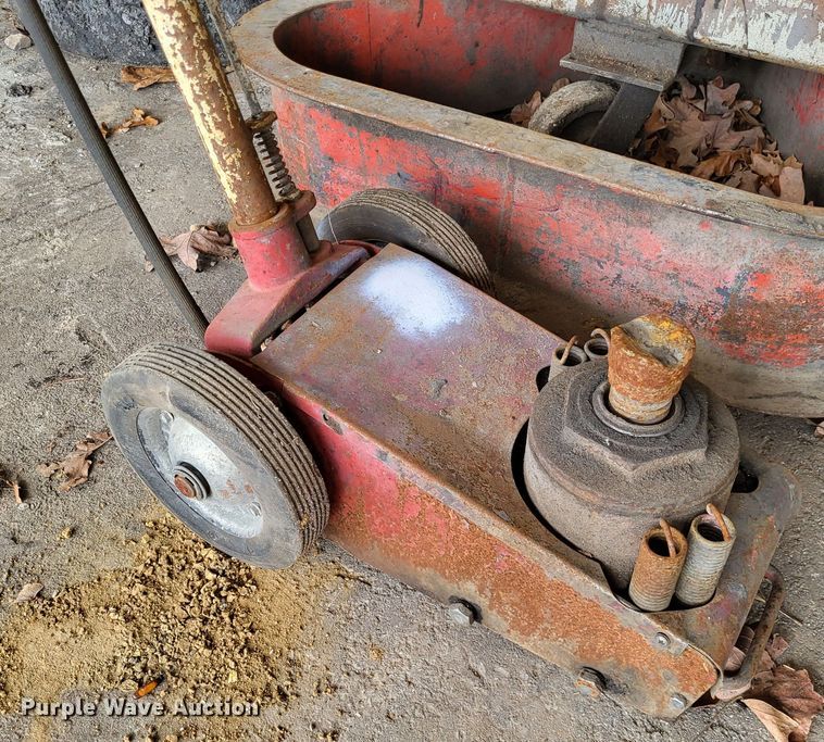 image for item LR9152 (2) jacks