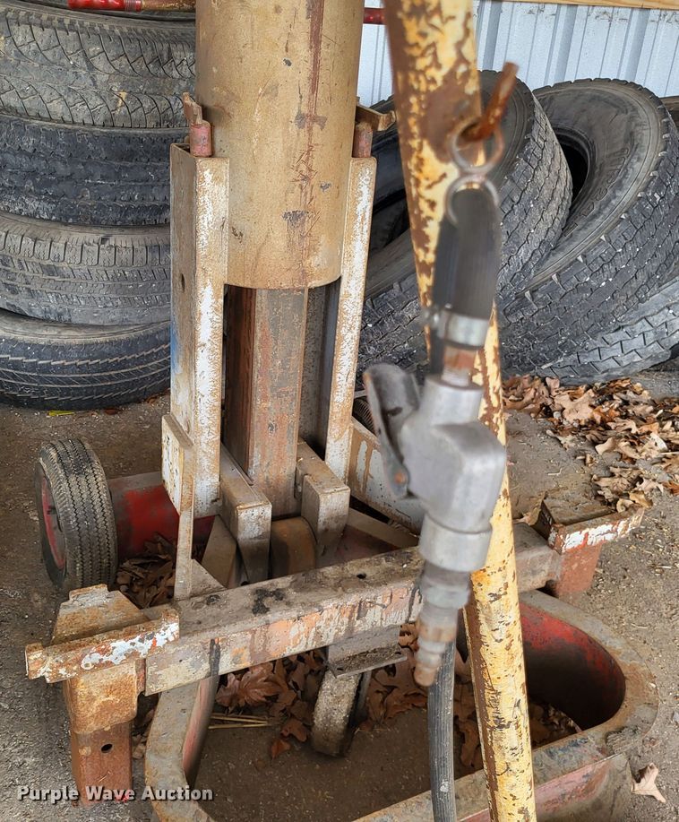 image for item LR9152 (2) jacks