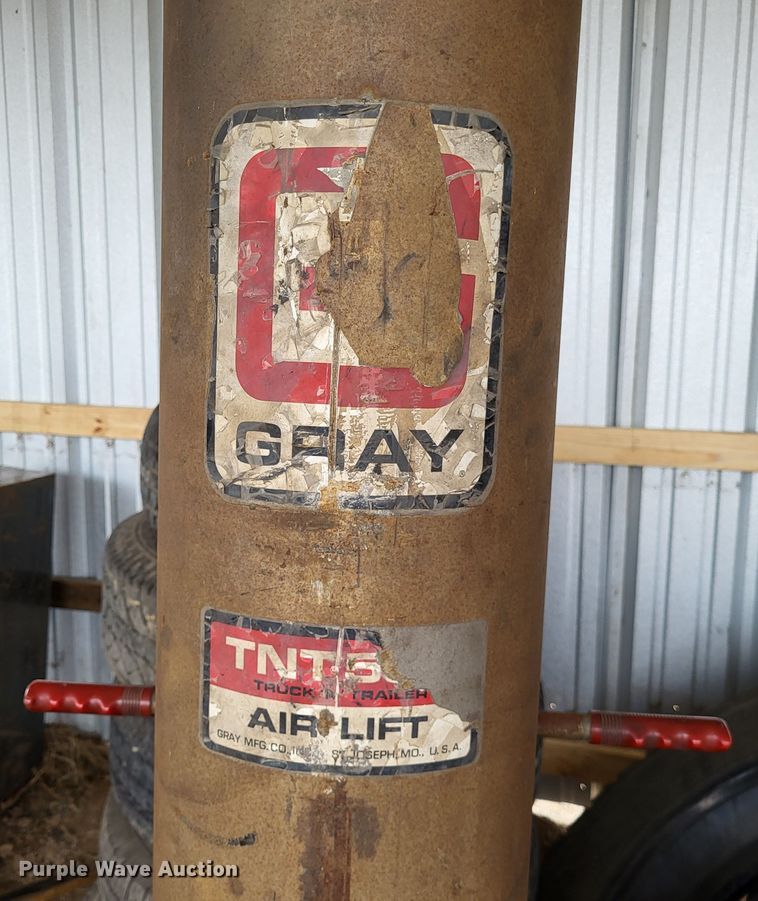 image for item LR9152 (2) jacks