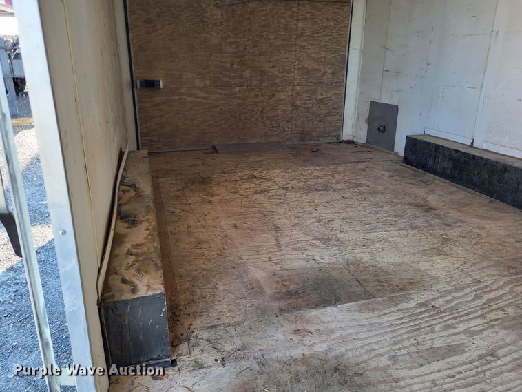 image for item LR9158 2006 Haulmark TH85X18WT2  enclosed cargo trailer