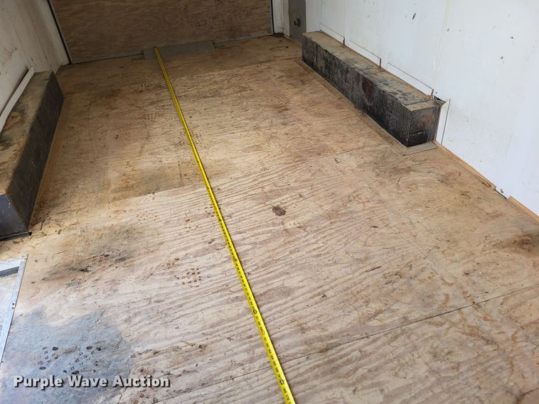 image for item LR9158 2006 Haulmark TH85X18WT2  enclosed cargo trailer