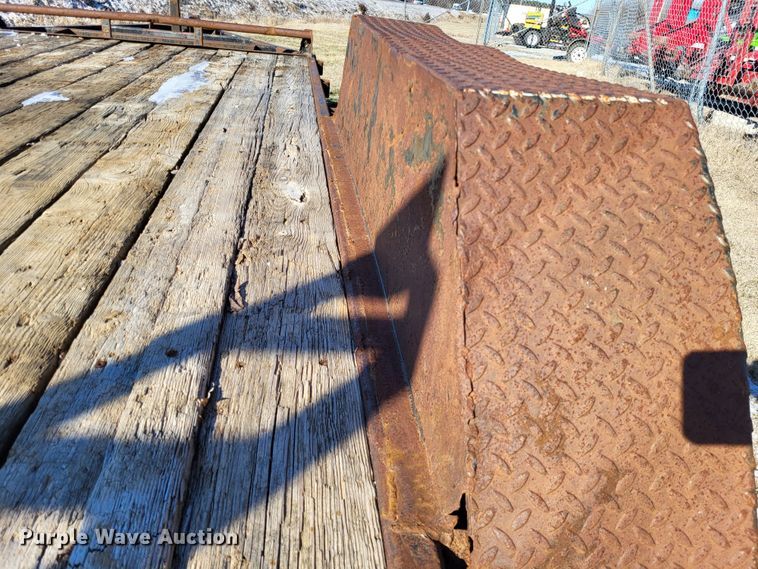 image for item LR9164 2002 Foster Bass 1612  equipment trailer