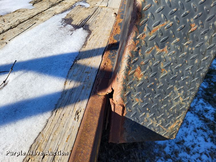 image for item LR9165 2002 Foster Bass 1612  equipment trailer