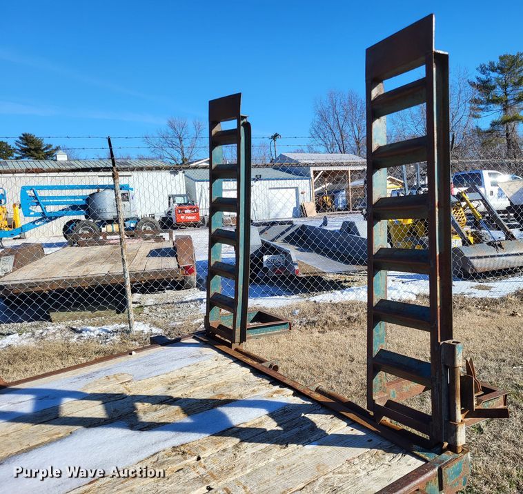 image for item LR9165 2002 Foster Bass 1612  equipment trailer