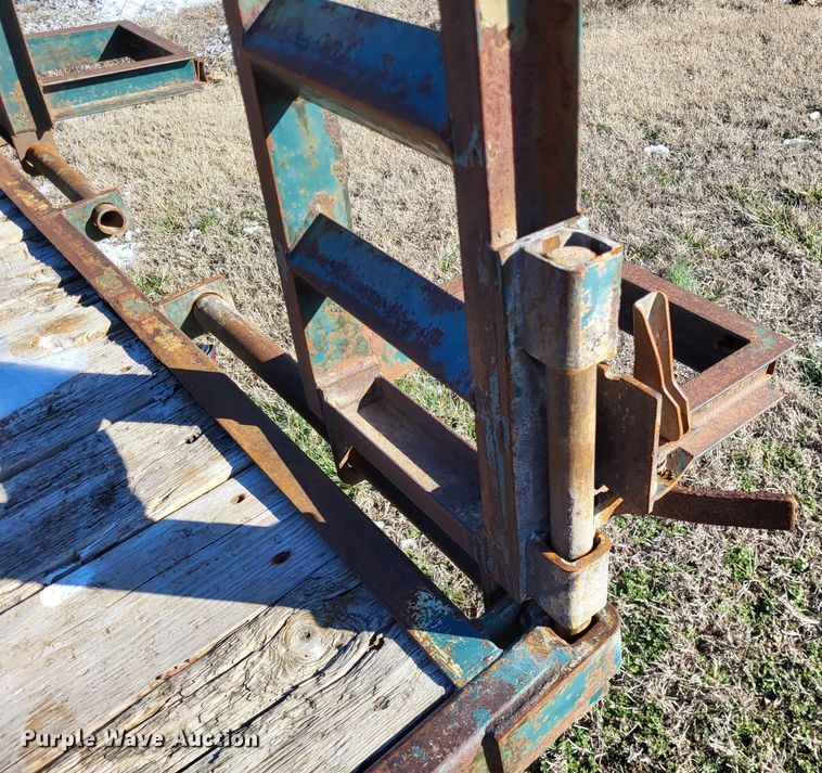 image for item LR9165 2002 Foster Bass 1612  equipment trailer