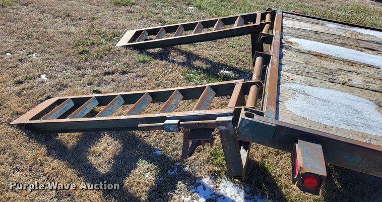 image for item LR9165 2002 Foster Bass 1612  equipment trailer