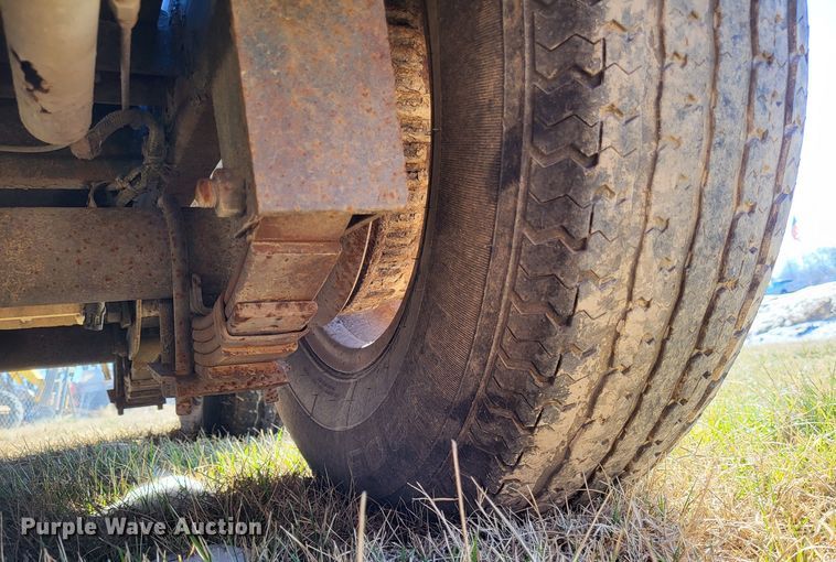 image for item LR9165 2002 Foster Bass 1612  equipment trailer