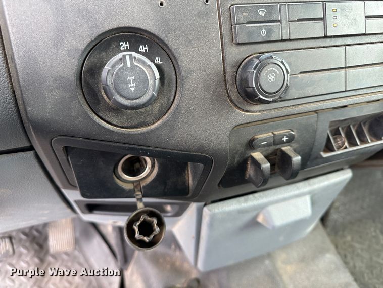 image for item LT9341 2014 Ford F250 Super Duty XL  Crew Cab pickup truck