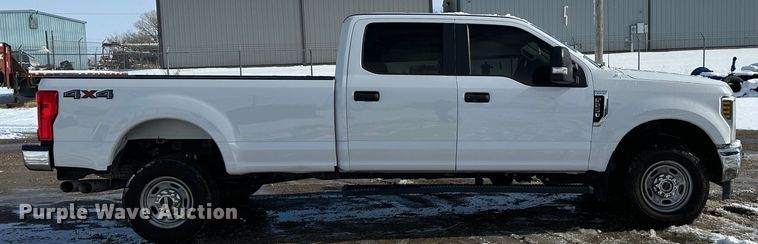 image for item LT9342 2019 Ford F250 Super Duty  Crew Cab pickup truck