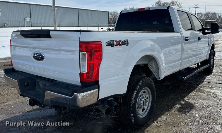 image for item LT9342 2019 Ford F250 Super Duty  Crew Cab pickup truck