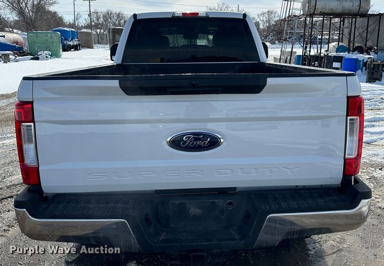 image for item LT9342 2019 Ford F250 Super Duty  Crew Cab pickup truck