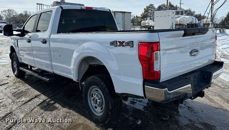 image for item LT9342 2019 Ford F250 Super Duty  Crew Cab pickup truck
