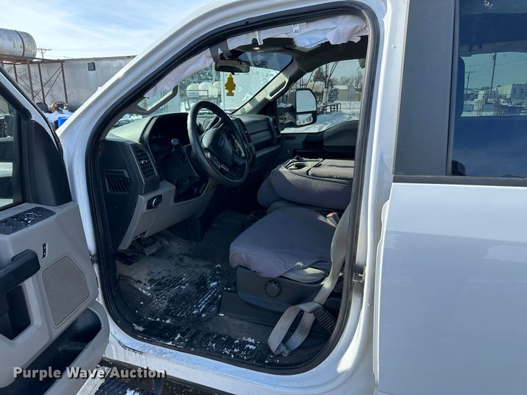 image for item LT9342 2019 Ford F250 Super Duty  Crew Cab pickup truck