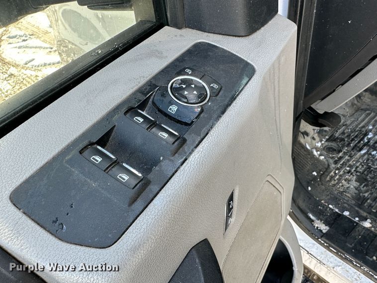 image for item LT9342 2019 Ford F250 Super Duty  Crew Cab pickup truck