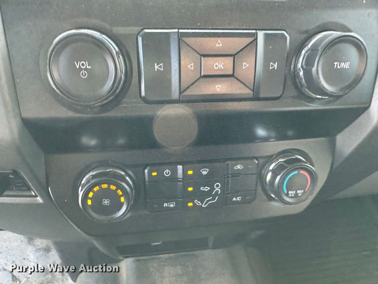 image for item LT9342 2019 Ford F250 Super Duty  Crew Cab pickup truck