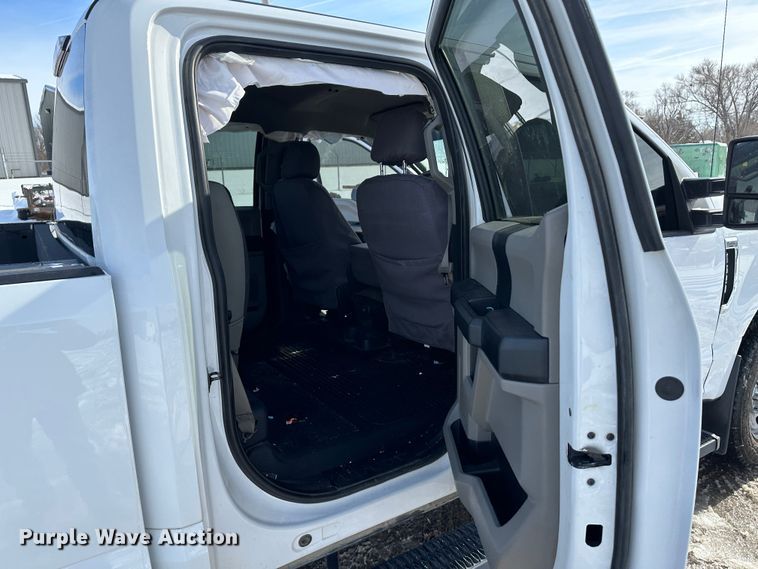 image for item LT9342 2019 Ford F250 Super Duty  Crew Cab pickup truck