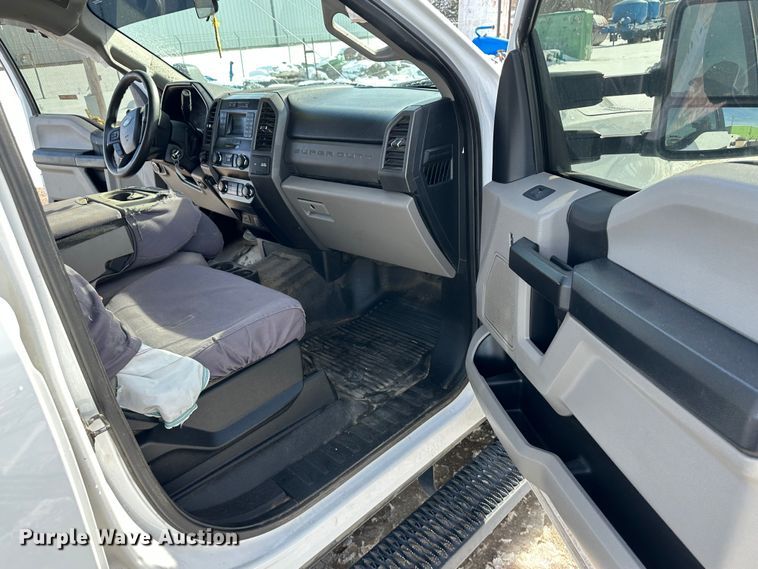 image for item LT9342 2019 Ford F250 Super Duty  Crew Cab pickup truck