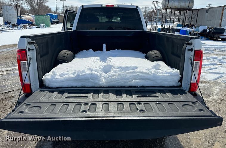 image for item LT9342 2019 Ford F250 Super Duty  Crew Cab pickup truck