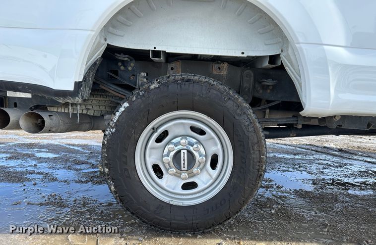 image for item LT9342 2019 Ford F250 Super Duty  Crew Cab pickup truck