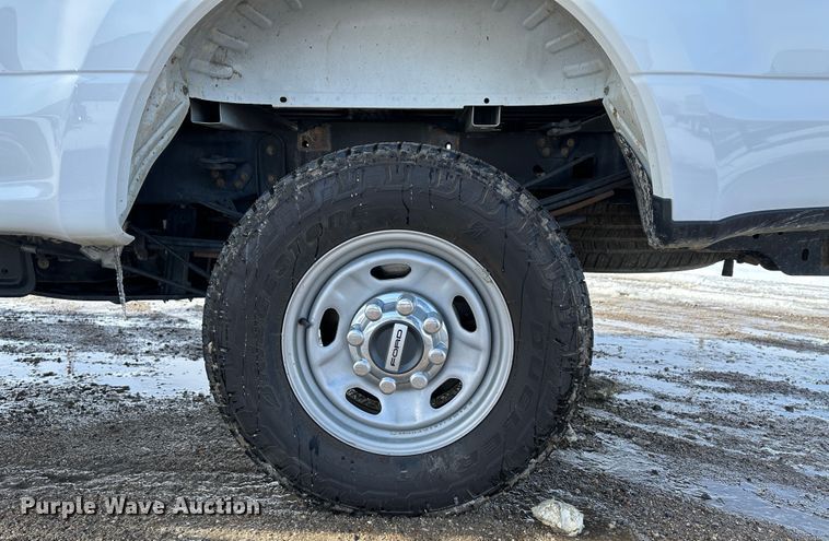 image for item LT9342 2019 Ford F250 Super Duty  Crew Cab pickup truck