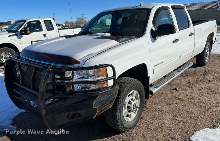 image for item LT9360 2013 Chevrolet Silverado 2500HD  Crew Cab pickup truck