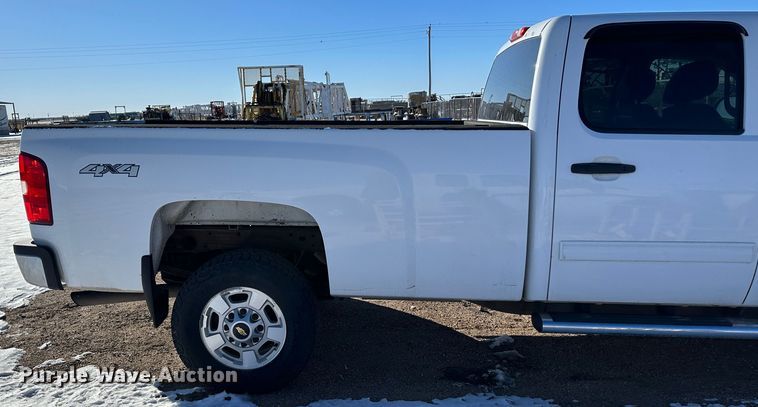 image for item LT9360 2013 Chevrolet Silverado 2500HD  Crew Cab pickup truck