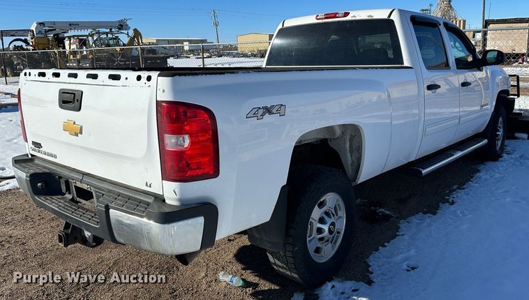 image for item LT9360 2013 Chevrolet Silverado 2500HD  Crew Cab pickup truck