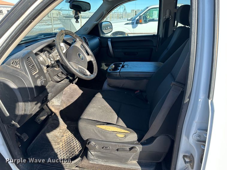 image for item LT9360 2013 Chevrolet Silverado 2500HD  Crew Cab pickup truck