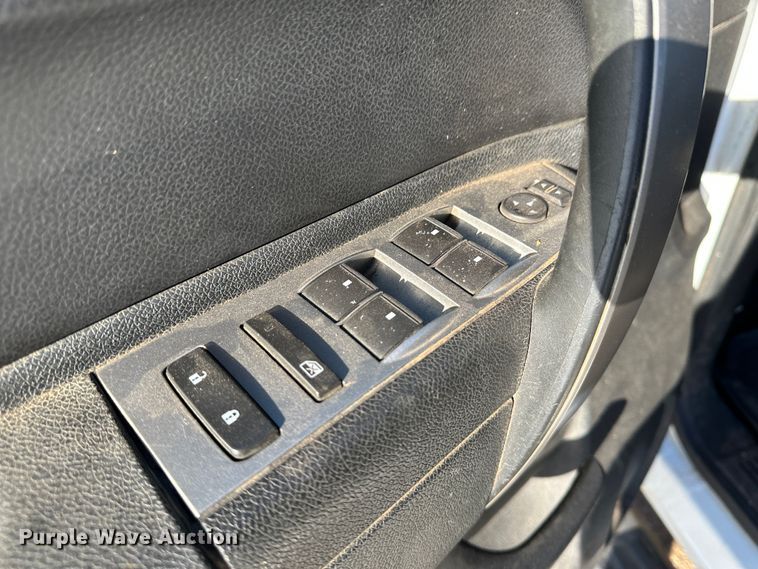 image for item LT9360 2013 Chevrolet Silverado 2500HD  Crew Cab pickup truck