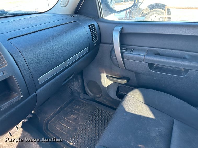 image for item LT9360 2013 Chevrolet Silverado 2500HD  Crew Cab pickup truck