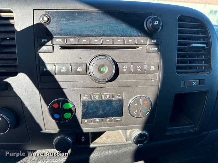 image for item LT9360 2013 Chevrolet Silverado 2500HD  Crew Cab pickup truck