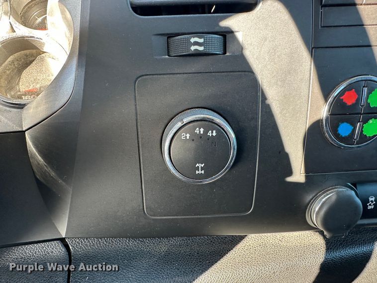 image for item LT9360 2013 Chevrolet Silverado 2500HD  Crew Cab pickup truck