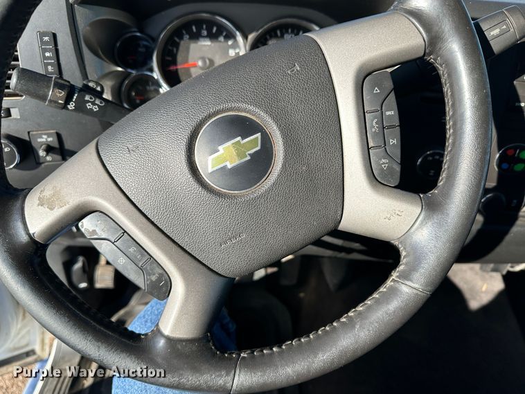 image for item LT9360 2013 Chevrolet Silverado 2500HD  Crew Cab pickup truck